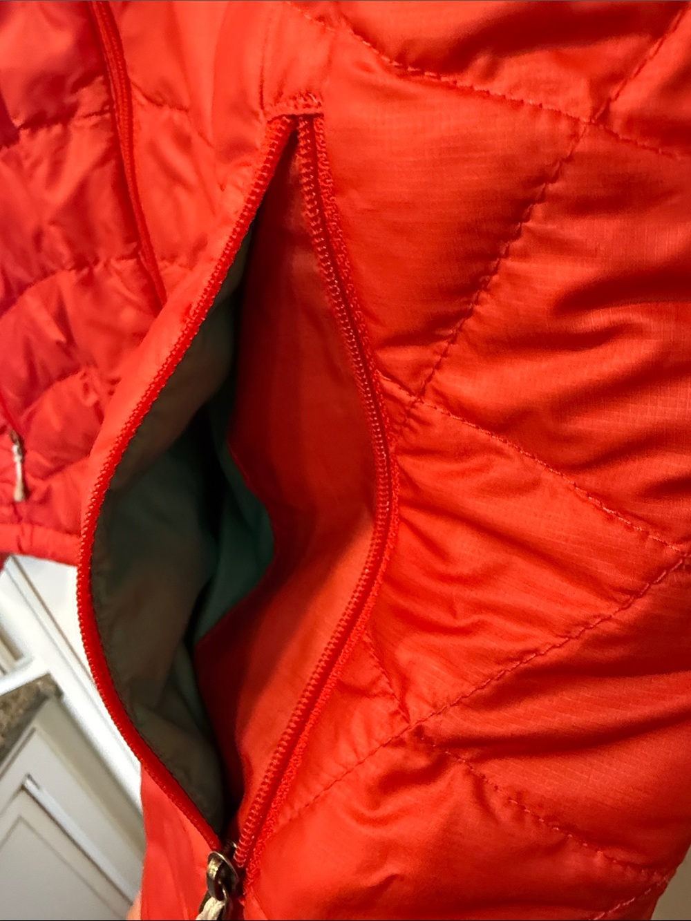 Patagonia Women’s Down Sweater Jacket Red Teal 800 Fill Goose Down FA12- SZ M - Picture 13 of 14